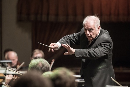 Pianistul şi dirijorul Daniel Barenboim a anunţat că suferă de boala Parkinson