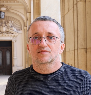 Ovidiu Ţentea, specialist recunoscut în domeniul istoriei antice şi arheologiei, este noul manager interimar al Muzeului Naţional de Istorie a României
