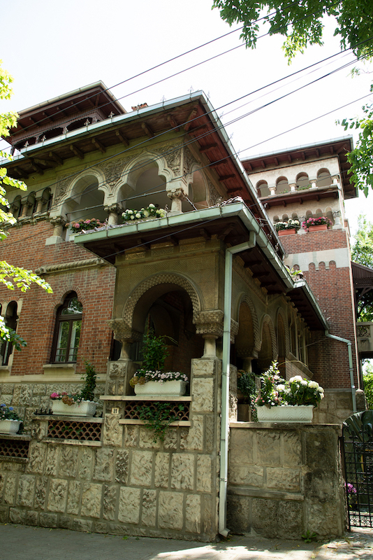 Vila Sasha Roman, sediul Corului Madrigal, redevine galerie de artă