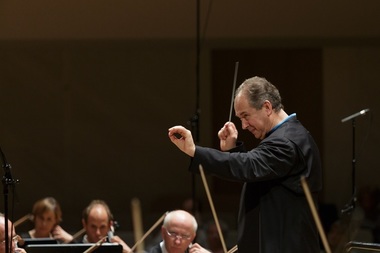 Orchestra Filarmonicii "George Enescu" va concerta la final de martie sub bagheta renumitului dirijor Dmitry Liss