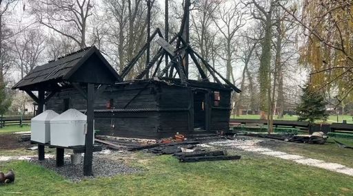 Muzeul Satului Bănăţean anunţă că o parte dintre elementele de patrimoniu ale bisericii vechi de aproape 300 de ani, care a ars noaptea trecută, nu se aflau în interiorul acesteia / Muzeul va fi închis în perioada următoare
