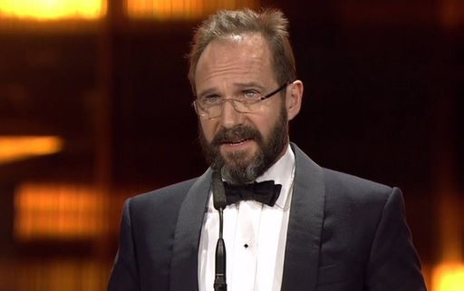 Actorul britanic Ralph Fiennes va pune în scenă pentru prima dată o operă la Paris