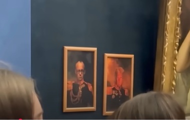 Portretele lui Donald Trump şi Friedrich Merz, expuse de youtuberi la câţiva metri de „Mona Lisa”/ VIDEO