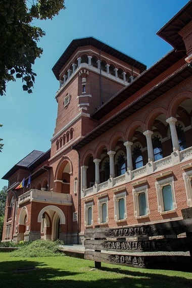 Muzeul Naţional al Ţăranului Român va fi redeschis publicului din 25 aprilie/ Expoziţia „Legea creştinească”, vernisată la parter