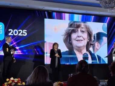 Ana Blandiana susţine o conferinţă despre poezie la Fundaţia Culturală Dalles