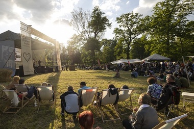 Irina Rimes şi Surorile Osoianu, Zdob şi Zdub, artizani şi meşteşugari, în a treia ediţie a festivalului Suflet de România, pe Domeniul Regal Săvârşin