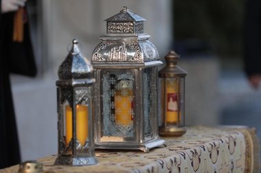UPDATE - Sfânta Lumină, adusă de la Ierusalim sâmbătă şi oferită tuturor delegaţiilor eparhiilor Patriarhiei Române / Arhiepiscopul Tomisului va aduce Lumina Sfântă din largul Mării Negre / Imagini de la momentul îmbarcării pe Aeroportul Ben Gurion VIDEO