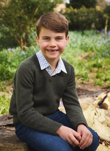 William şi Kate au publicat o fotografie inedită cu Prinţul Louis cu ocazia împlinirii vârstei de 7 ani