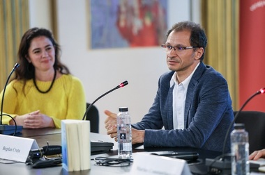 Ziua Internaţională a Cărţii - Scriitorul Bogdan Creţu: "Este un act de eroism faptul că presa culturală există"
