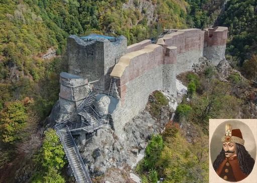 Cetatea Poienari a fost închisă din cauza urşilor, la două săptămâni de la momentul redeschiderii ei, după doi ani de reabilitări majore/ Un urs a rupt gardul electric de protecţie şi a pătruns în zona de acces a turiştilor