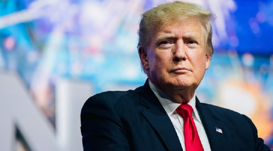 Trump ordonă statului să nu mai finanţeze media publice PBS şi NPR