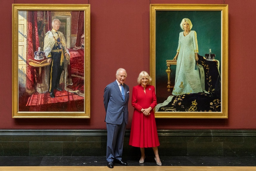 Charles al III-lea şi Camilla au prezentat două noi portrete oficiale pentru a doua aniversare a încoronării lor