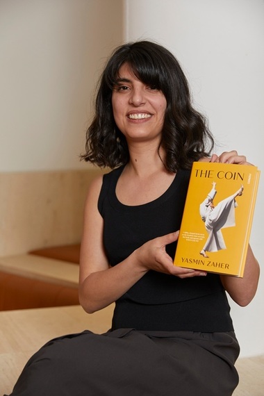 Autoarea palestiniană Yasmin Zaher a câştigat Premiul „Dylan Thomas” cu romanul „The Coin”