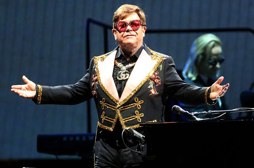 Elton John denunţă planul „criminal” al guvernului britanic privind drepturile de autor
