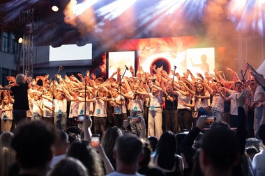 Ziua Copilului - Mai mult de 13.000 de copii cântă la Ora Copiilor by Cantus Mundi în România, Republica Moldova şi China