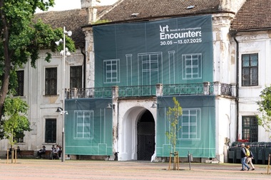 Bienala Art Encounters 2025, eveniment reper al Timişoarei, se deschide publicului în 30 mai. În program: performance-uri, tururi ghidate, lansări