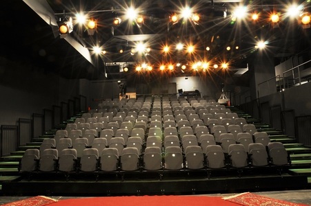 Spectacolul „Contracţii” al dramaturgului Mike Bartlett, premieră 9G la Teatrul Naţional „I.L. Caragiale” din Bucureşti