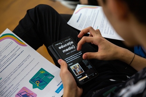 Bilanţ programul de Educaţie Media - Peste 50.000 de elevi mai bine pregătiţi să recunoască dezinformarea
