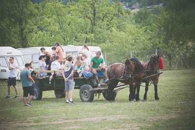 Mutat la Ţară Fest, eveniment care aduce în prim-plan patrimoniul cultural viu al satului românesc, are loc în judeţele Alba şi Prahova
