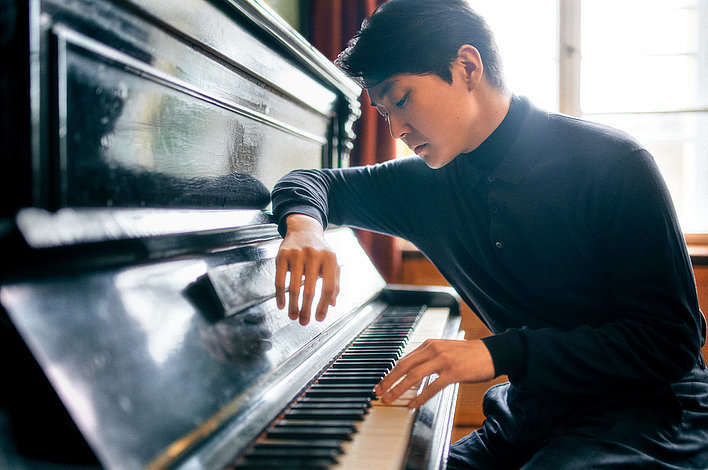 Pianistul Seong-Jin Cho debutează în România la Festivalul „Enescu”, alături de Orchestra dell’Accademia Nazionale di Santa Cecilia din Roma