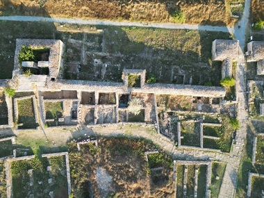 Tezaur format din peste 40 de monede şi câteva podoabe antice din metale preţioase, descoperit la Histria
