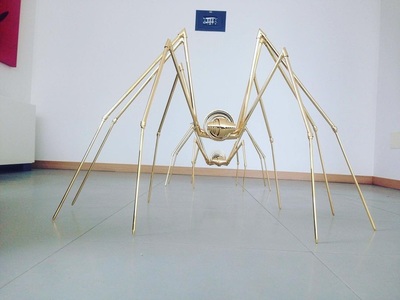 Italia - O fetiţă a deteriorat o sculptură din aur în valoare de 30.000 de euro