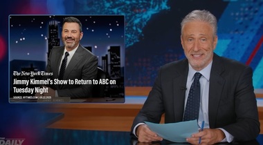 Jon Stewart a sărbătorit revenirea lui Jimmy Kimmel după suspendarea de la ABC: „Prefăcându-vă că veţi anula abonamentele la Hulu a funcţionat cu adevărat”/ VIDEO