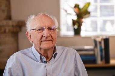 Unul dintre laureaţii Premiului Nobel pentru Fizică din 2025 a denunţat eforturile lui Trump de a transforma peisajul ştiinţific din SUA: „O problemă extrem de gravă”