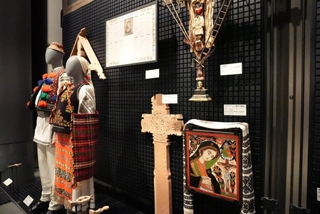 Piese autentice ale portului tradiţional românesc, donate Muzeului Naţional de Etnologie din Osaka (Minpaku)