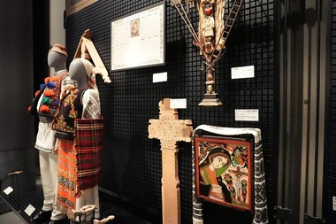 Piese autentice ale portului tradiţional românesc, donate Muzeului Naţional de Etnologie din Osaka (Minpaku)