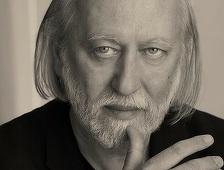 Viziunea politică a laureatului Nobel, László Krasznahorkai: „Ungaria este o ţară vecină cu Ucraina iar regimul Orbán adoptă o poziţie fără precedent. Cum poate o ţară să fie neutră atunci când ruşii invadează o ţară vecină?”