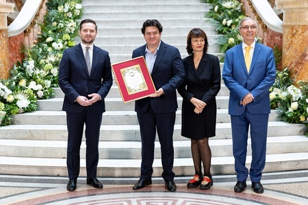 Cristian Măcelaru, director artistic al Festivalului şi Concursului „Enescu”, Cetăţean de Onoare al Capitalei: „Această onoare îmi permite să port Bucureştiul şi mai aproape în suflet”