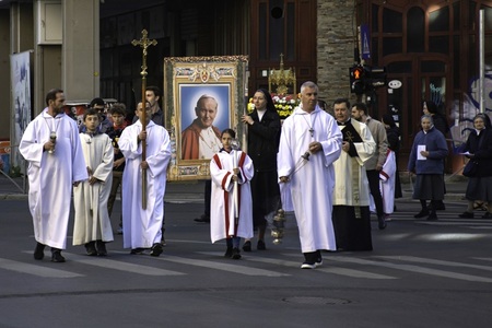 Procesiune în cinstea Sfântului Papă Ioan Paul al II-lea pe străzile Capitalei