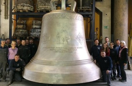 Clopotele Catedralei Naţionale şi cinci candelabre monumentale, livrate de două firme din Austria / Mesajul Ambasadei Austriei la Bucureşti – FOTO