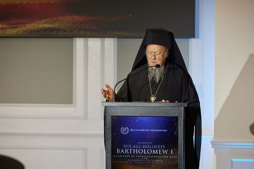 Fundaţia Alexandrion i-a oferit Arhiepiscopului Constantinopolului, Bartolomeu I, premiul special ”Constantin Brâncoveanu”, pentru contribuţia la promovarea păcii şi a dialogului între popoare - FOTO
