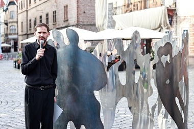 Lucrarea „Together”, a sculptorului Vlad Nancǎ, a fost inaugurată în Piaţa Unirii din Timişoara