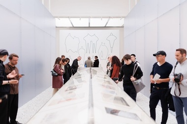 Expoziţia „Human Scale” de la Bienala de Arhitectură de la Veneţia 2025 s-a închis. Catalogul oficial al proiectului, disponibil publicului/ VIDEO