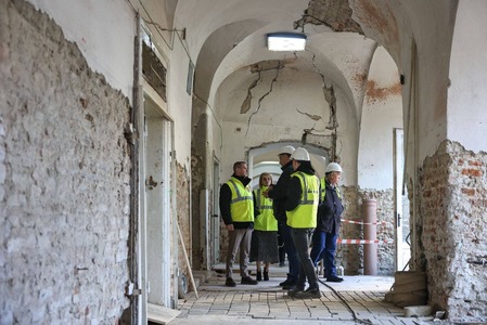 Ziduri din secolul al XIV-lea, descoperite în timpul lucrărilor de restaurare şi consolidare a Castelului Huniade din Timişoara

