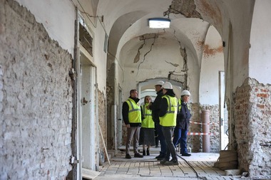 Ziduri din secolul al XIV-lea, descoperite în timpul lucrărilor de restaurare şi consolidare a Castelului Huniade din Timişoara

