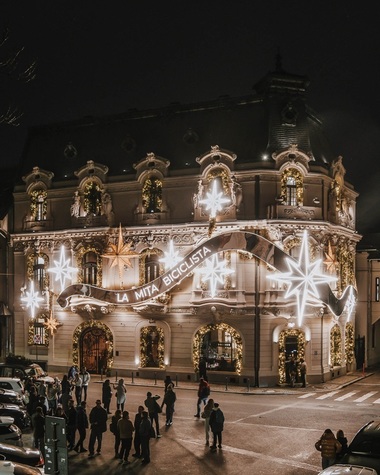 Un concert Madrigal de Crăciun, în faţa casei La Miţa Biciclista