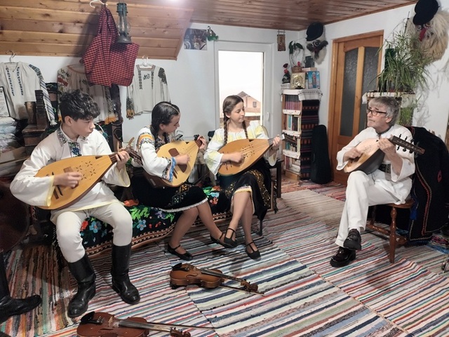 Bilanţul primelor şase luni de activitate la Ministerul Culturii. Înscrierea în Patrimoniul imaterial UNESCO a cobzei, lansarea ePatrimoniu, finanţarea renovării a 14 obiective importante, între realizări