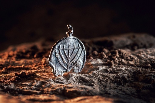 Arheologii au descoperit la Ierusalim o amuletă din plumb veche de 1300 de ani 