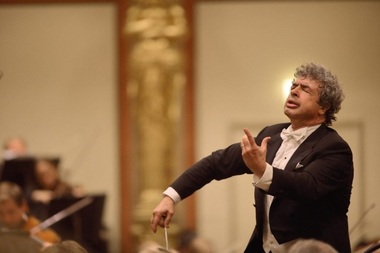 Semyon Bychkov va fi directorul muzical al Operei din Paris