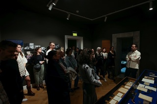 Expoziţia "Întâlniri. Sau cum se naşte o lume nouă" de la Miţa Biciclista se prelungeşte până la 1 martie