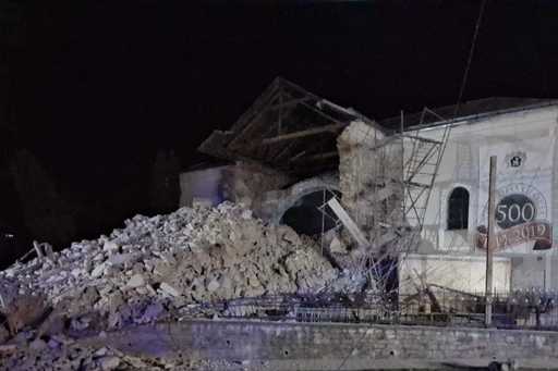 Ministerul Culturii, despre biserica prăbuşită în Sălaj: Parohia Reformată derulează un proiect de reabilitare a monumentului, în valoare de aproximativ 10 milioane lei / Zona era delimitată ca şantier / Se verifică inclusiv modul de executare a lucrărilor