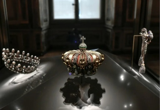 Furtul de la Luvru - Coroana împărătesei Eugénie „s-a păstrat aproape integral” şi va fi restaurată complet