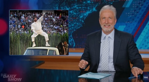 Jon Stewart a criticat indignarea conservatorilor faţă de spectacolul lui Bad Bunny din pauza Super Bowl: Trump crede că „Bad Bunny este singurul om din lume care vorbeşte fluent spaniola” - VIDEO