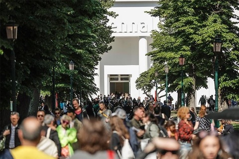 Ucraina solicită organizatorilor Bienalei de la Veneţia să refuze participarea Rusiei