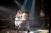 „Knockout. Dulcea ştiinţă de a face vânătăi”, spectacolul despre curajul femeilor într-o lume a bărbaţilor, revine pe scena Teatrului Excelsior