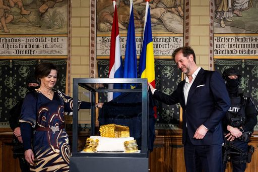 Coiful de la Coţofeneşti şi două brăţări dacice, recuperate în urma furtului din 2025, prezentate public la Muzeul Drents/ A treia brăţară, căutată/ Suspecţii au acorduri cu justiţia/ Coiful, uşor deteriorat /Obiectele, predate autorităţilor române VIDEO